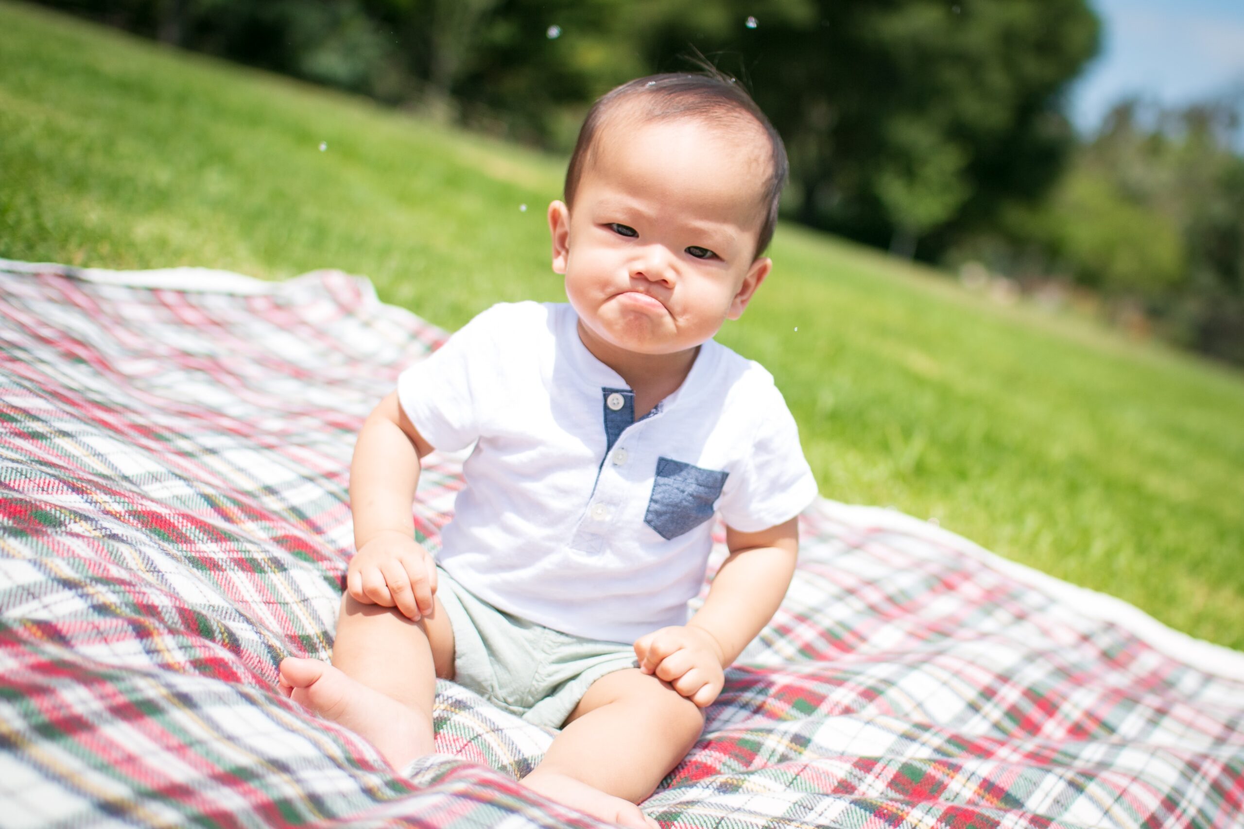 怒っている赤ちゃんの画像